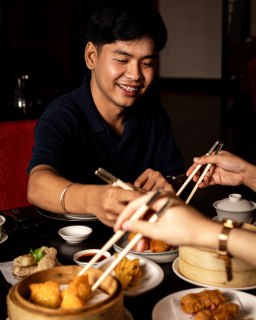 𝗠𝗮𝗸𝗮𝘁𝗶’𝘀 𝗿𝗲𝗳𝗶𝗻𝗲𝗱 𝗬𝘂𝗺 𝗖𝗵𝗮 𝗲𝘅𝗽𝗲𝗿𝗶𝗲𝗻𝗰𝗲 — 𝗮𝘁 𝗹𝗶𝗺𝗶𝘁𝗲𝗱-𝘁𝗶𝗺𝗲 𝗿𝗮𝘁𝗲𝘀.​✨

Enjoy Jasmine’s unlimited dim sum and Cantonese classics:​

P1,288 net: Mon–Fri Lunch​
P1,488 net:  Sat–Sun Lunch, Dinner Sun–Thu​

Available until March 13 only.​

Gather your table. Secure your reservation today.​

📞 (02) 8811 6888 (For General inquiries)​
📱 0917 888 4194 (For F&B inquiries)​
📧 enquiry.manila@newworldhotels.com or servicecentre.manila@newworldhotels.com​
🌐 manila.newworldhotels.com​

​#NewWorldMakati #NewWorldMakatiHotel #NewWorldHotels #Jasmine