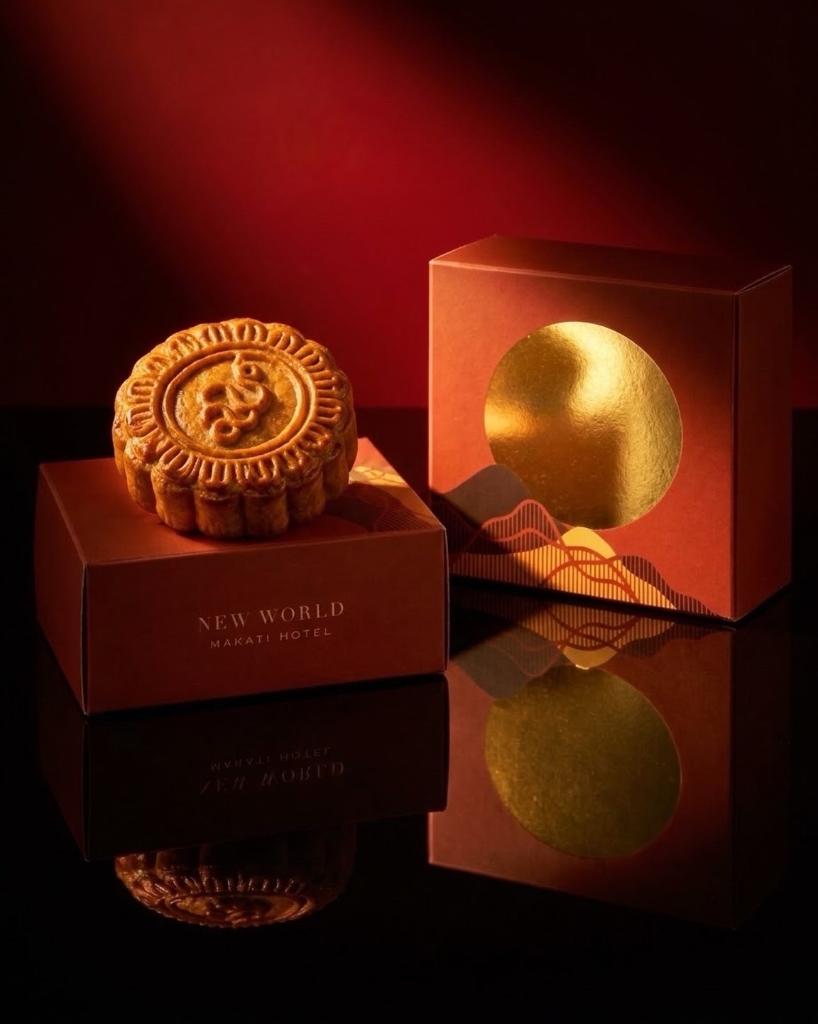 A little taste of tradition, beautifully boxed. ✨
Jasmine’s mooncakes are now available in a single box for only ₱488—perfect for a personal treat or a thoughtful gift this Mid-Autumn season.
Order yours now:
📱 (02) 8811 6888 / 0917 888 4194
✉️ fbreservations.manila@newworldhotels.com
#NewWorldMakati #MidAutumnFestival #Mooncakes